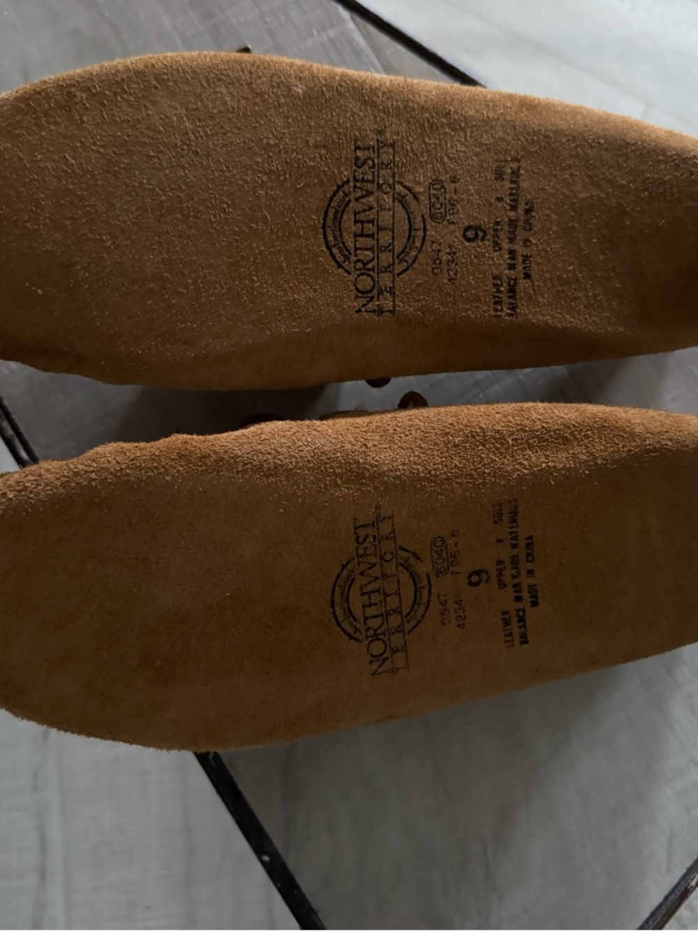 Northwest Territory Men’s Brown Suede Leather Moccasin Slippers - Picture 5 of 7